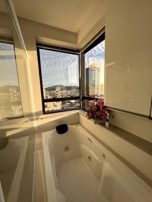 Apartamento No Centro, Com Vista Mar E Cristo Luz Balneário Camboriú Extérieur photo