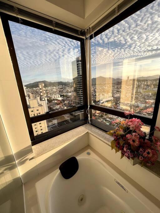 Apartamento No Centro, Com Vista Mar E Cristo Luz Balneário Camboriú Extérieur photo